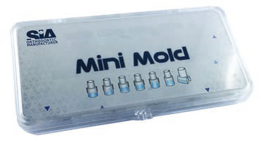Photo de la boîte Mini Mold fermée dans le catalogue SIA Orthodontic 06, associée à FC-MMKIT